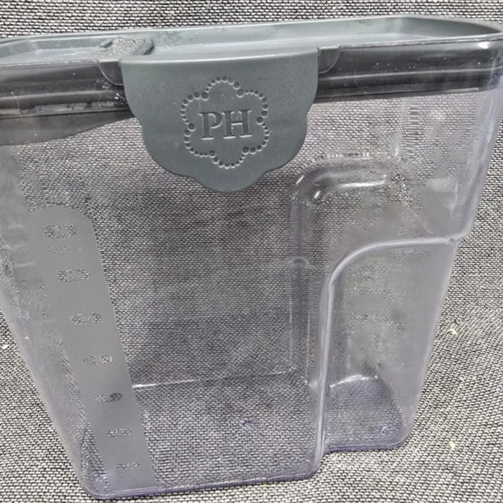 Princess House‎ Specialty Pantry 14-Cup Airtight Cereal Storage Container - Gray